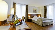 Luxe kamer met aardetinten in Hotel Klostergarten