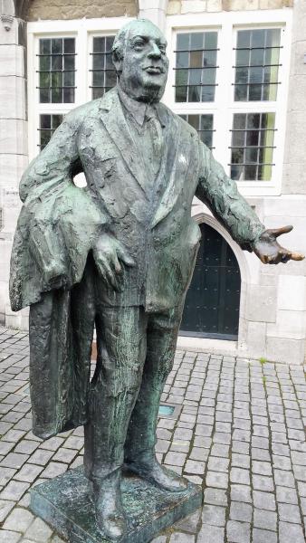 Standbeeld van Anton van Duin in Bergen op Zoom