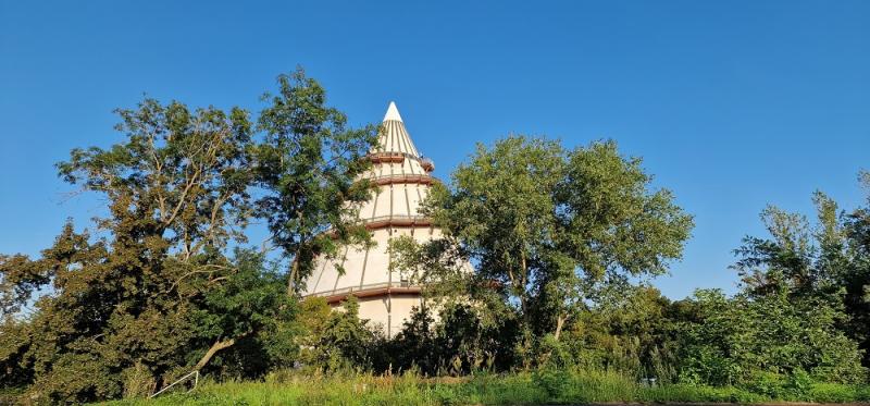 De Jahrhundertturm in het Elbauenpark